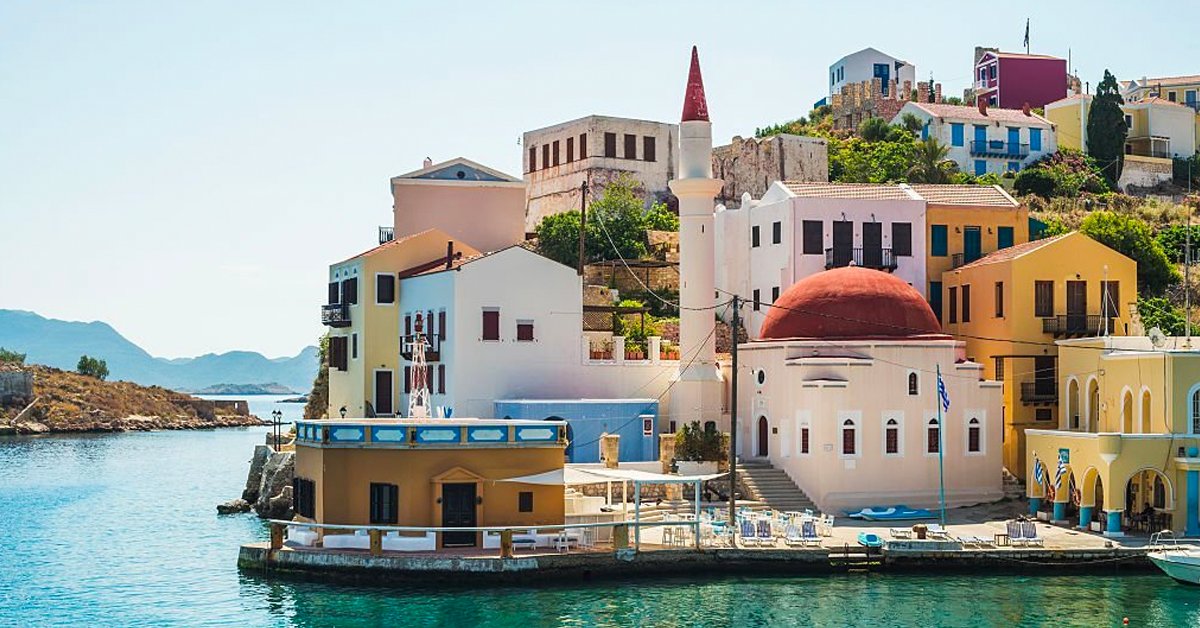 Meis Adası: Küçük Bir Adada Büyük Güzellikler ve Turkuaz Koylar